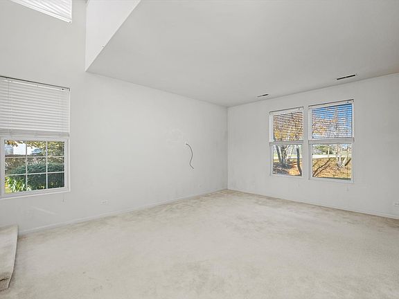 3rd image of 178 W Buckingham Dr