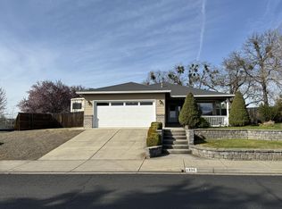 896 Ridgeview Dr, Eagle Pt, OR 97524