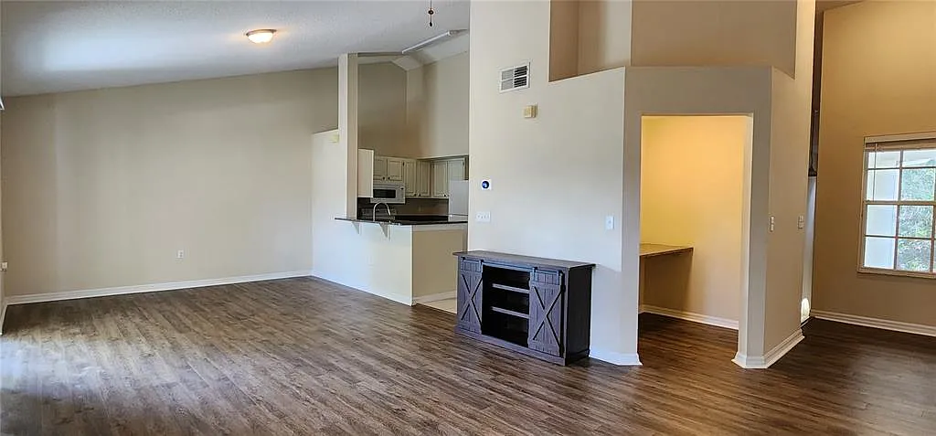 1 bed, 1.0 bath, 965 sqft, $1,475 — Photo 3