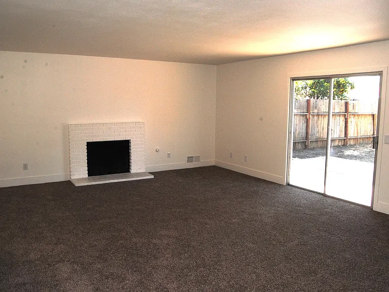 2401 Bernice Ct — Photo 4
