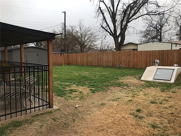 4th image of 4762 Woodview Dr