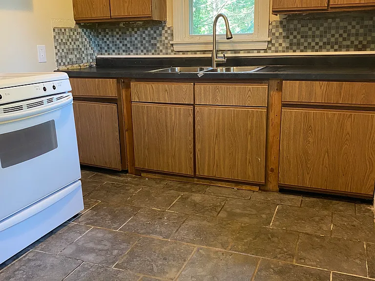 645 S Fairview Ave — Photo 4