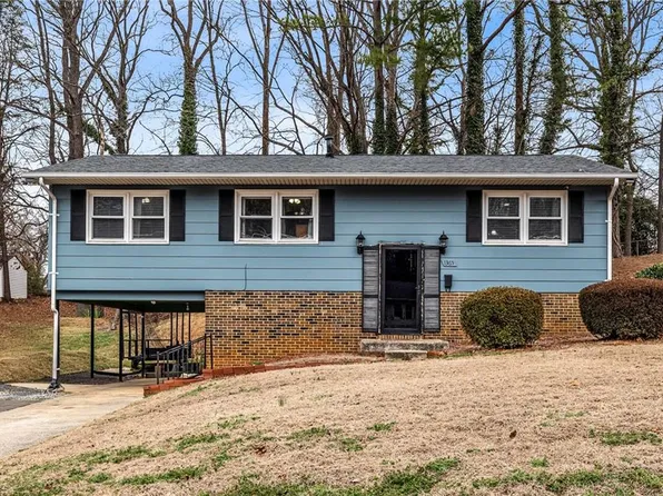 1365 W Sedgefield Dr, Winston Salem, NC 27107