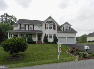 90 Cross Point Dr, Owings, MD 20736