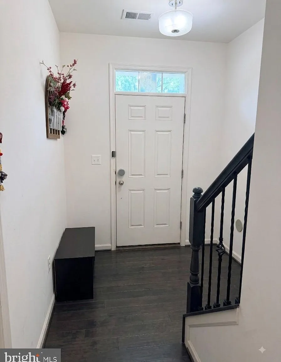 4 bed, 3.5 bath, 2200 sqft, $3,600 — Photo 4