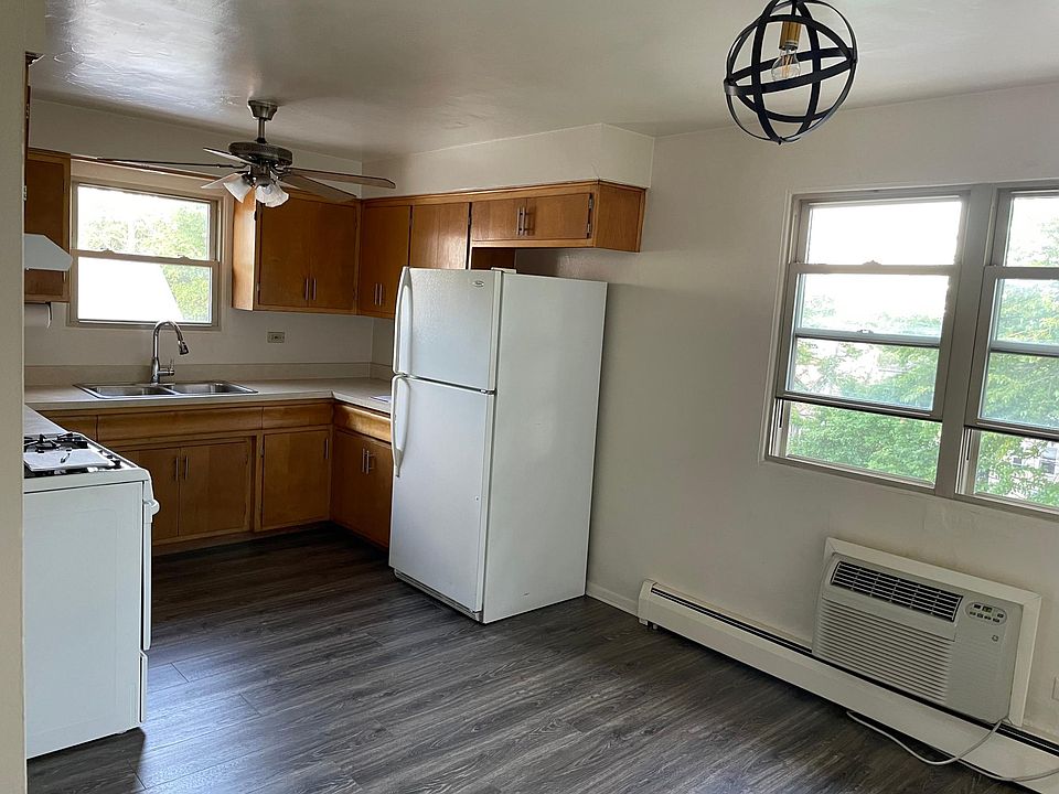 1st image of 2637 New St #3E