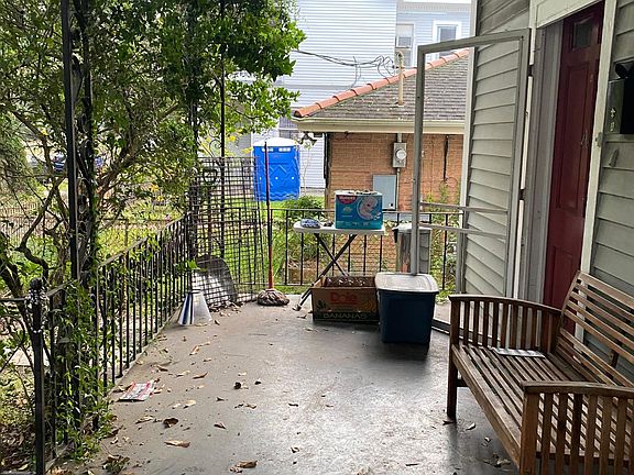 2nd image of 1018 S Carrollton Ave