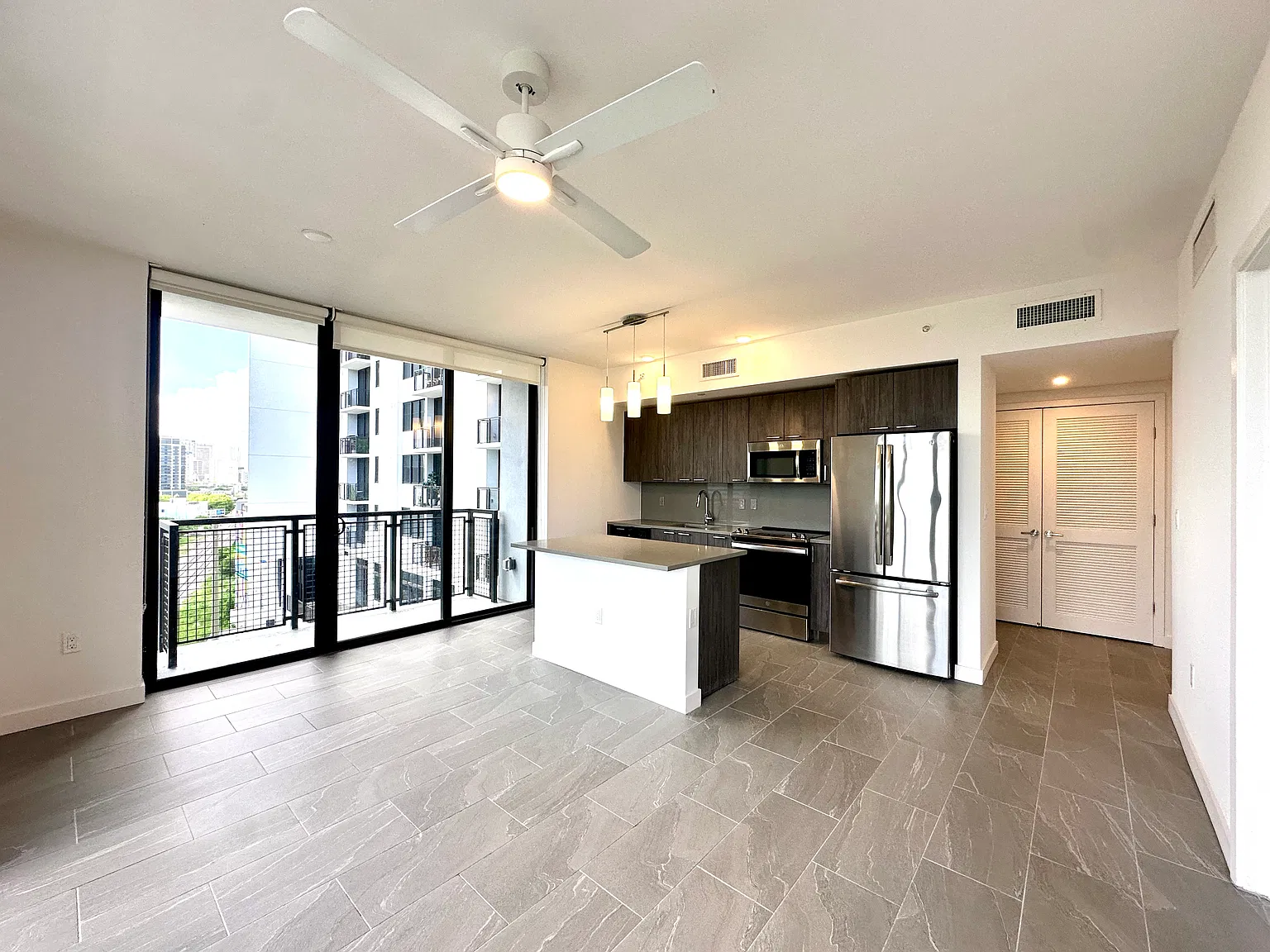 2 bed, 1052 sqft, $3,221 — Photo 2