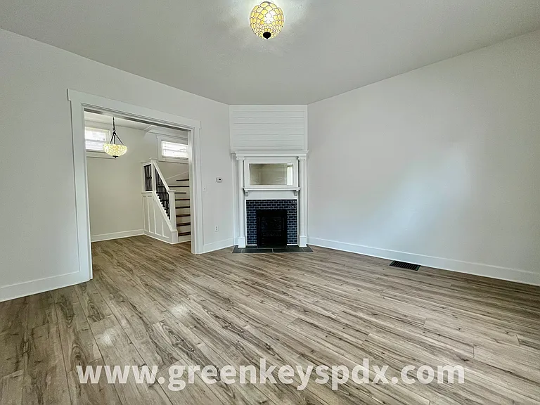 3175 N Kenwood Ave — Photo 7