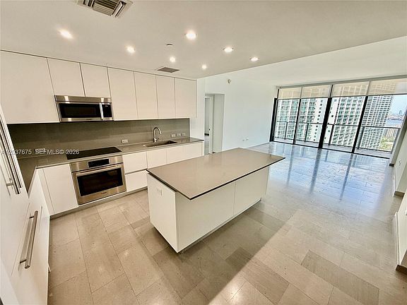 3rd image of 68 SE 6th St #2707