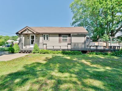54 Lakeside Ave, Dartmouth, MA, 02747