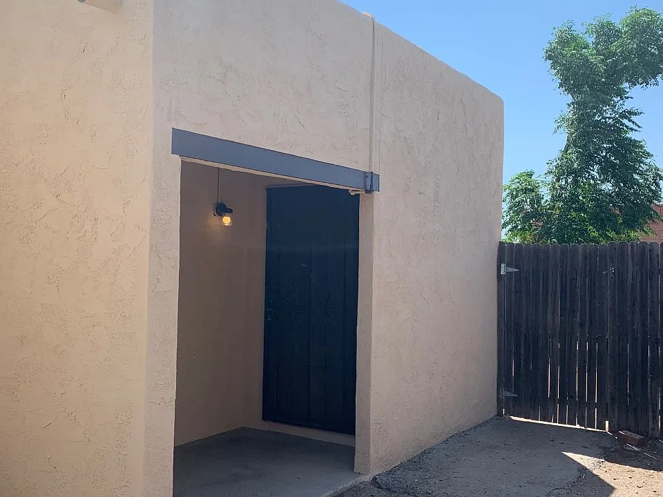 3308 E Presidio Rd