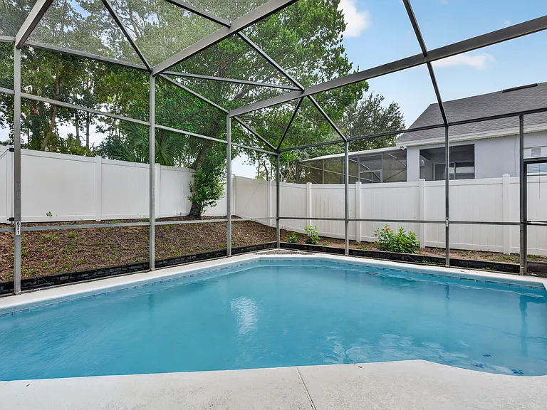 515 Corvina Dr — Photo 32