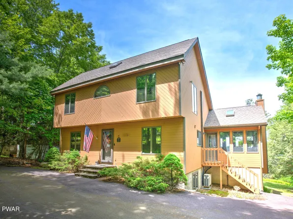 141 Pennwood Dr, Greentown, PA 18426