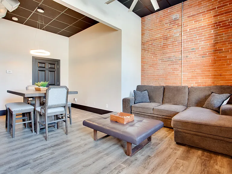 130 N 5th St #1 — Photo 3