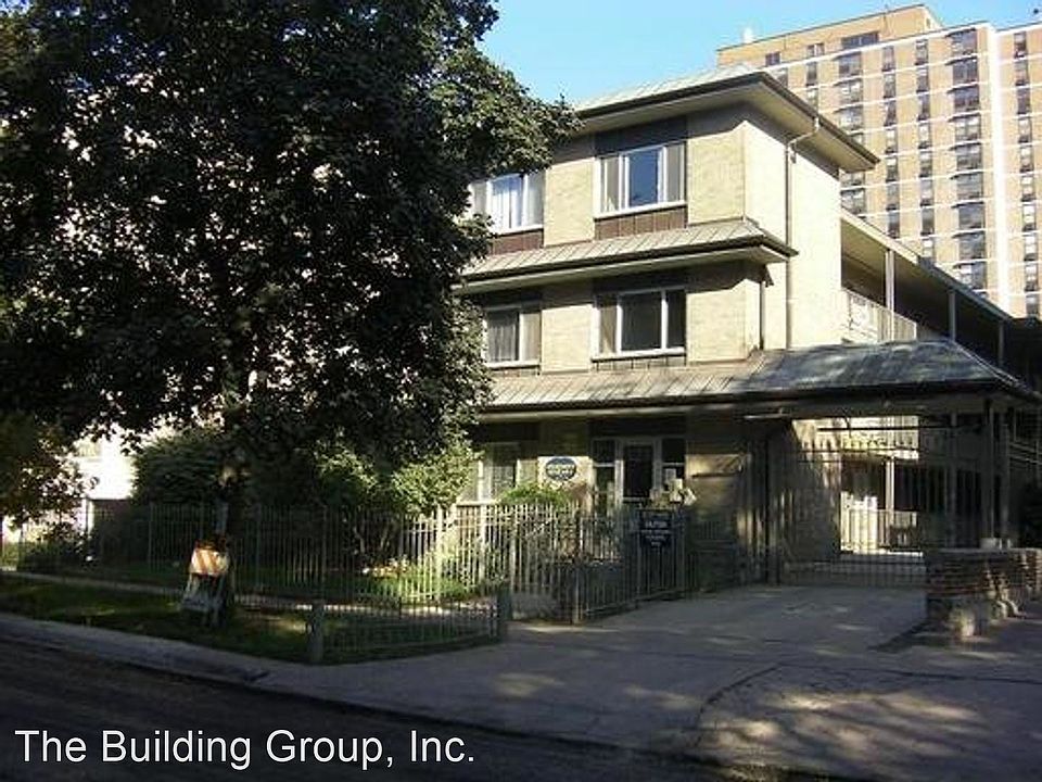 1st image of 528 W Wellington Ave #201