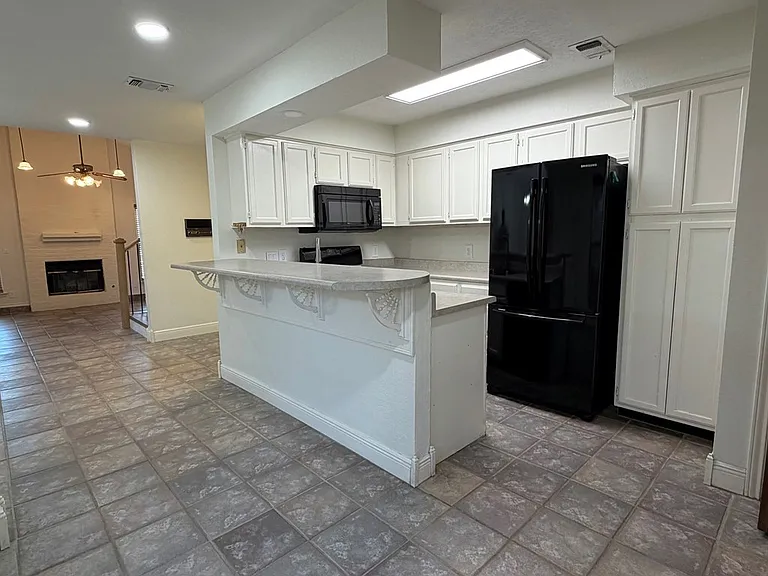3810 Nassau Dr — Photo 6