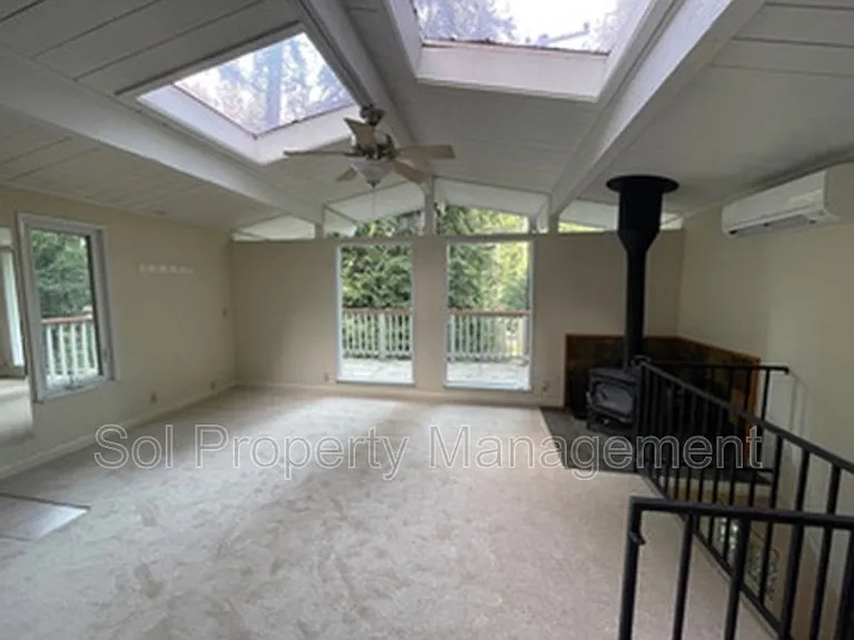 175 S Redwood Dr — Photo 4
