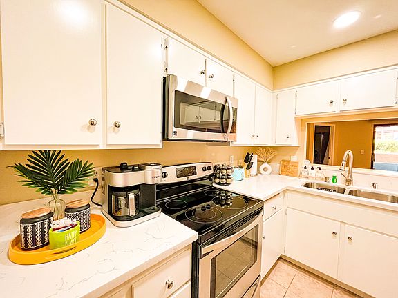 Fully-equiped kitchen