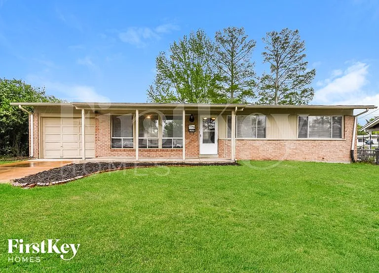 1520 Ascot Ter — Photo 2