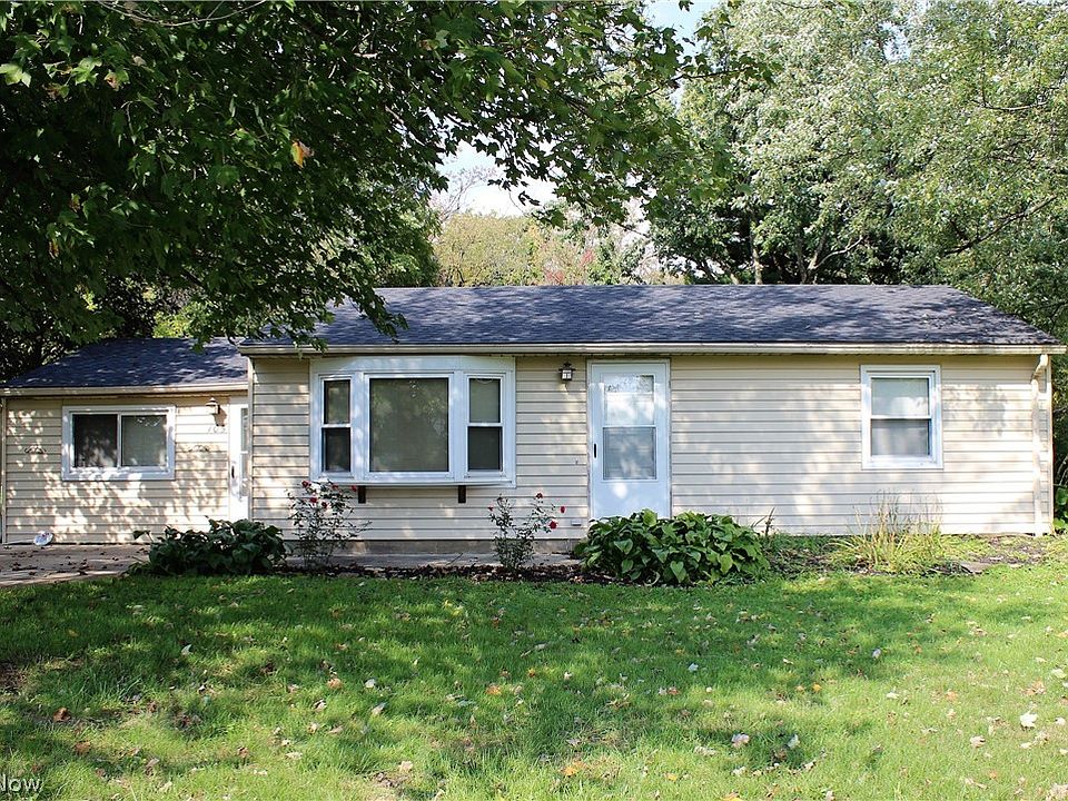 1st image of 105 E Hale Dr