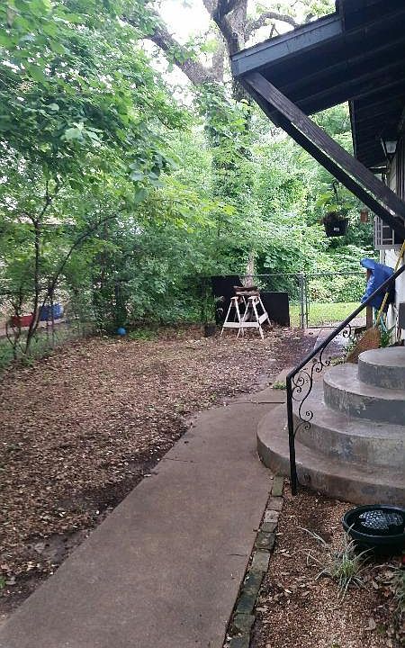 Entrance / Side yard