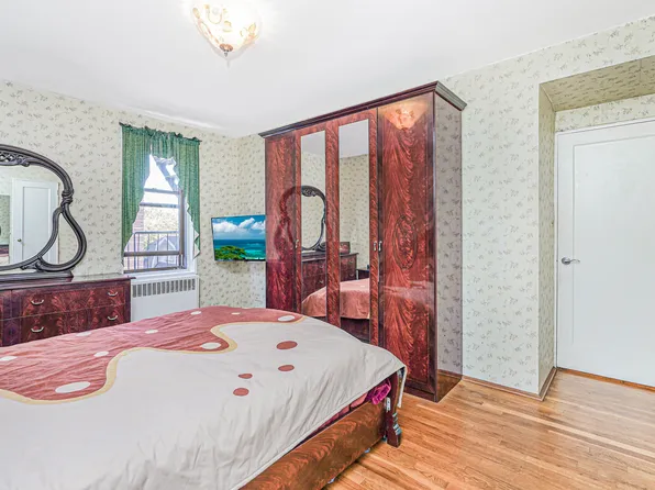 2140 Knapp Street image 13 of 25