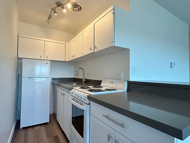 Village Vista Apartments — Photo 68