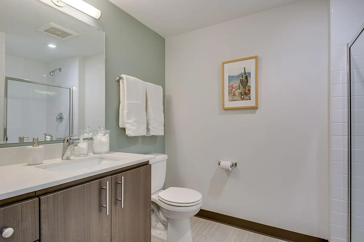 Bathroom - Nora