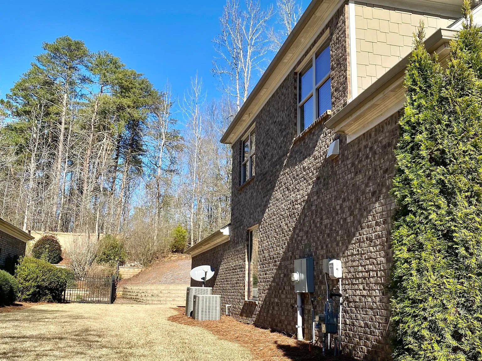 4 bed, 3.5 bath, 2872 sqft, $2,748 — Photo 3