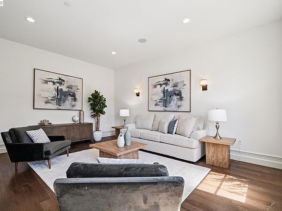 4th image of 2383 Silver Oaks Ln