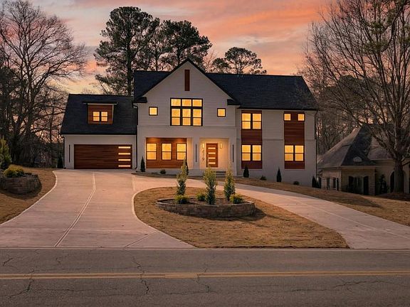 3rd image of 479 Holcomb Bridge Rd