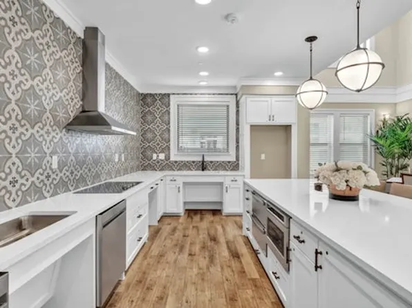 Mariposa Communications Parkway 55+ Apartment Homes