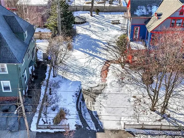 41 Larch St, Providence, RI 02906