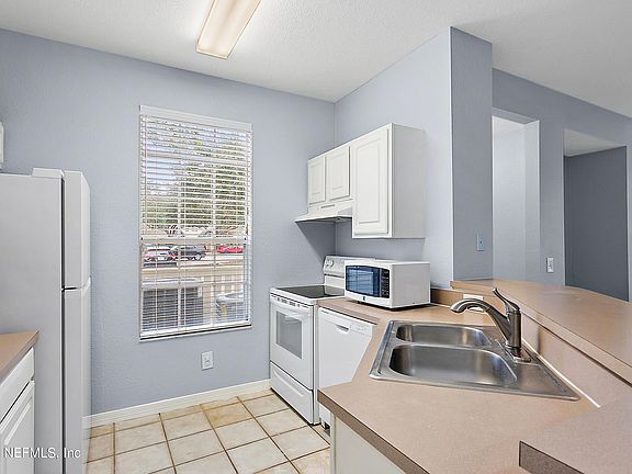 5th image of 13700 RICHMOND PARK Drive N #901