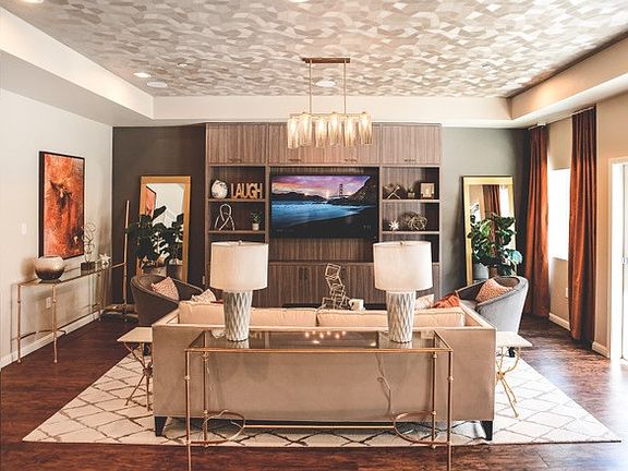 4th image of 300 W 9th St APT 135