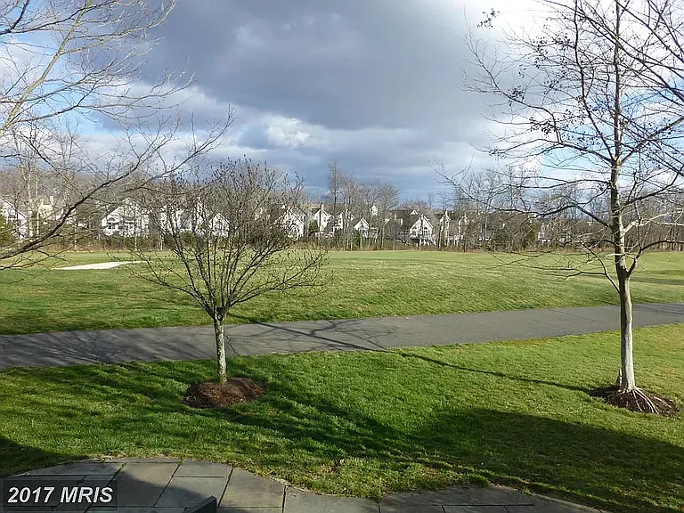 20156 Valhalla Sq — Photo 24