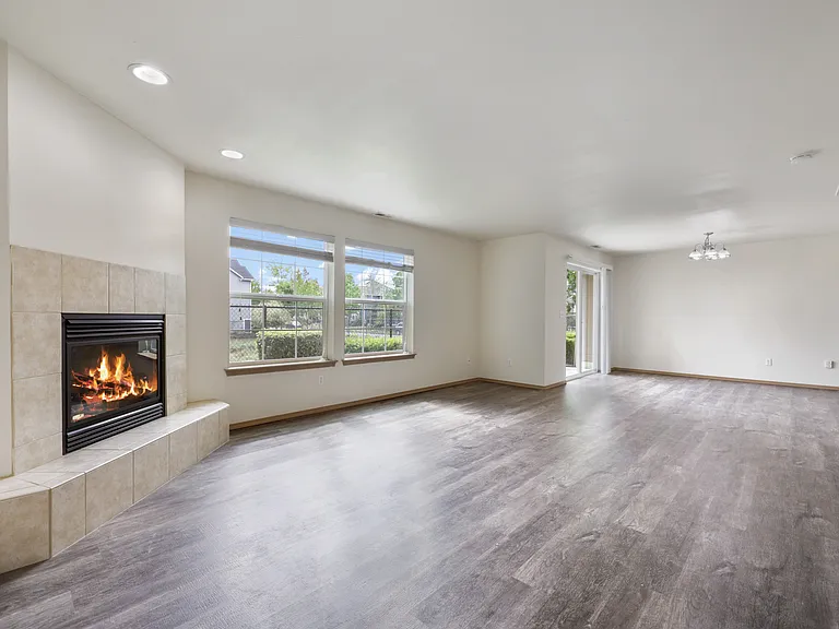 Sumner Square & Rainier View — Photo 45
