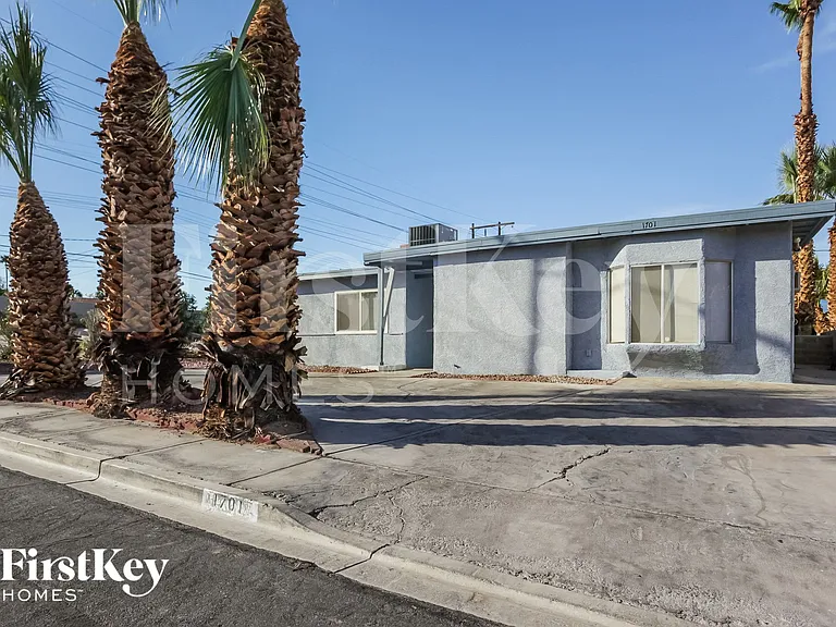 1701 Sweeney Ave — Photo 1