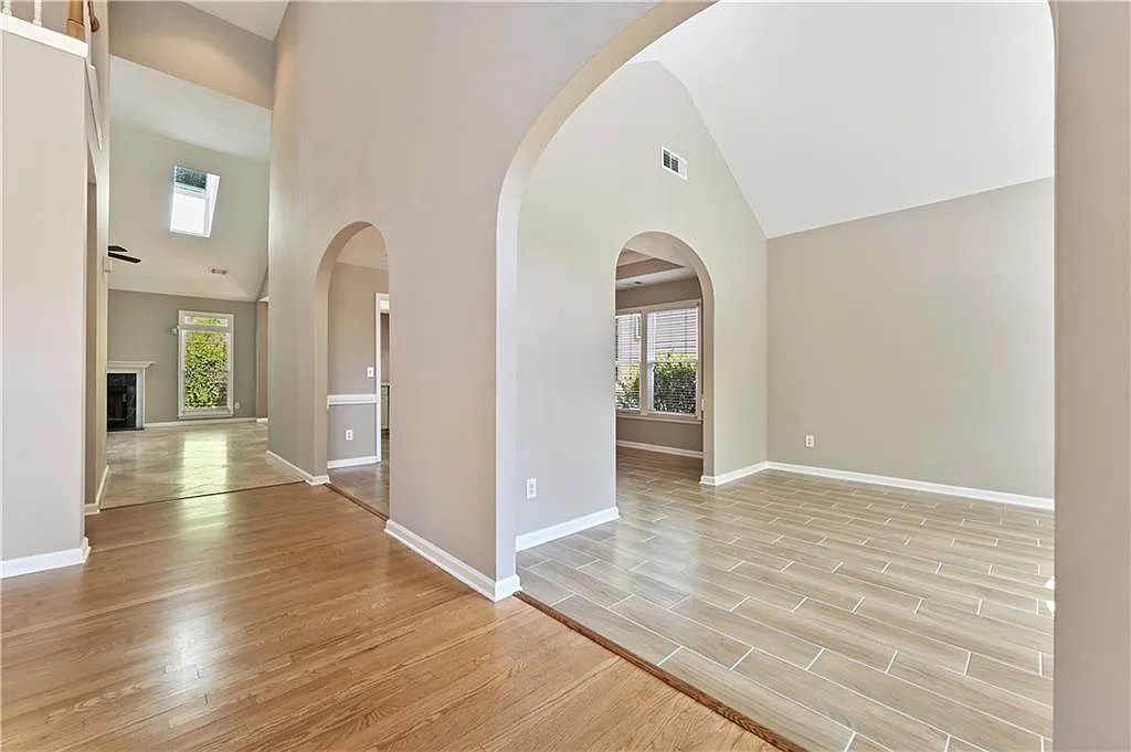 4 bed, 2.5 bath, 3045 sqft, $3,000 — Photo 3