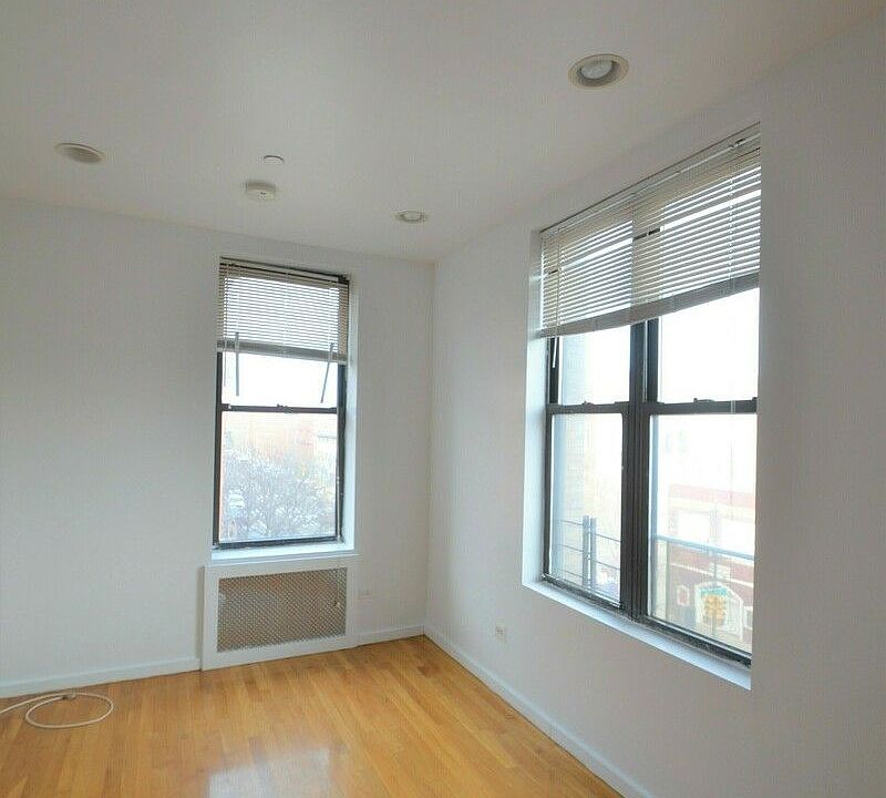 1st image of 500 W 148th St