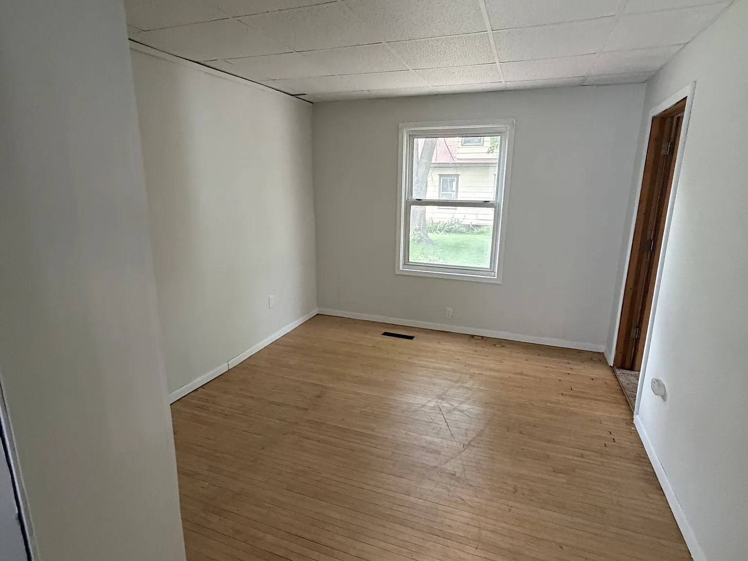 5 bed, 1.5 bath, 2000 sqft, $2,895 — Photo 2