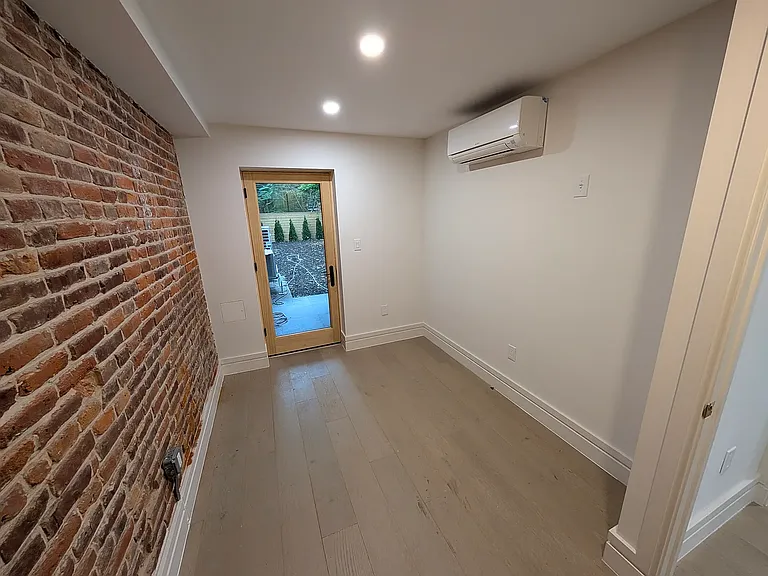 242 Albany Ave #2 — Photo 5