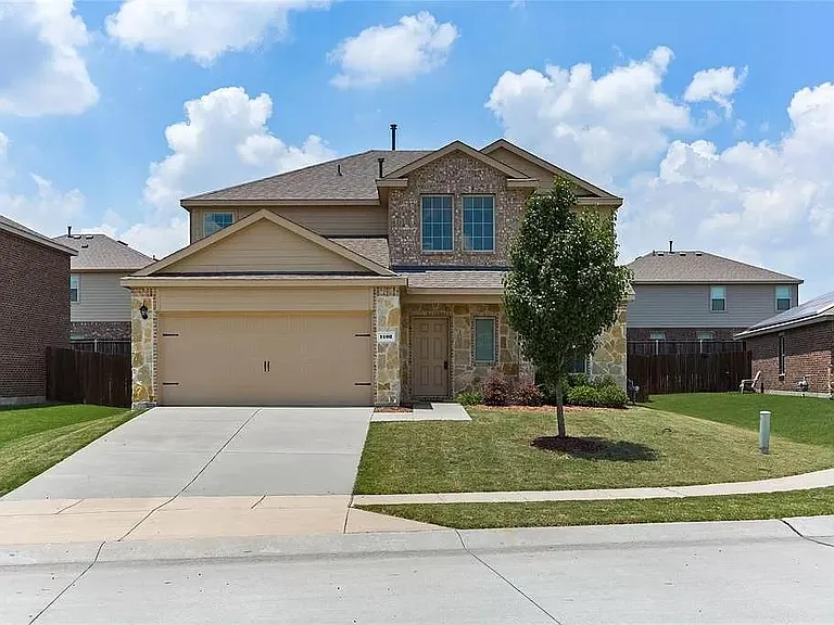 1402 Bent Grass Dr — Photo 1