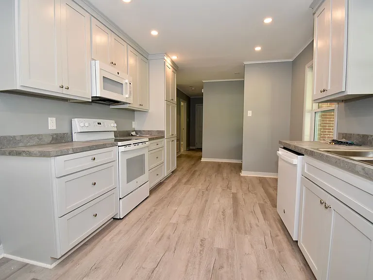 1309 Robinette Dr — Photo 7