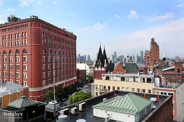 Sold by Sotheby's International Realty | media 11