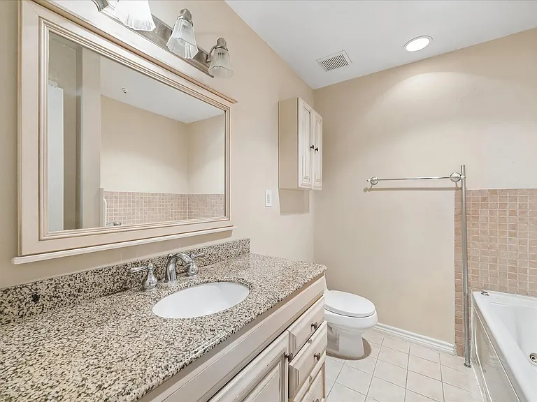 1617 W Sam Houston Pkwy S — Photo 13