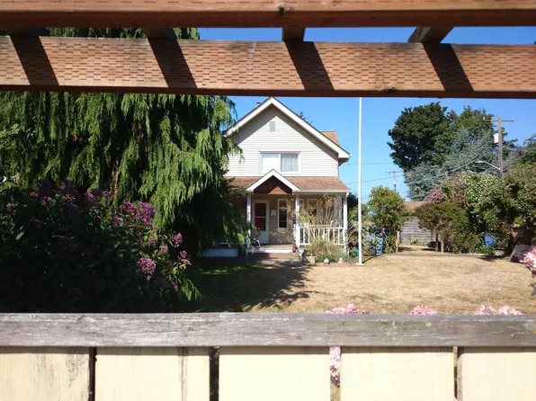 4909 SW Canada Dr, Seattle, WA 98136