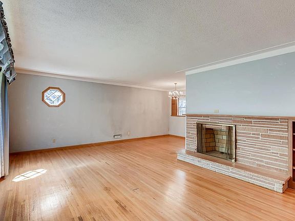 3rd image of 1404 Lake Shore Dr