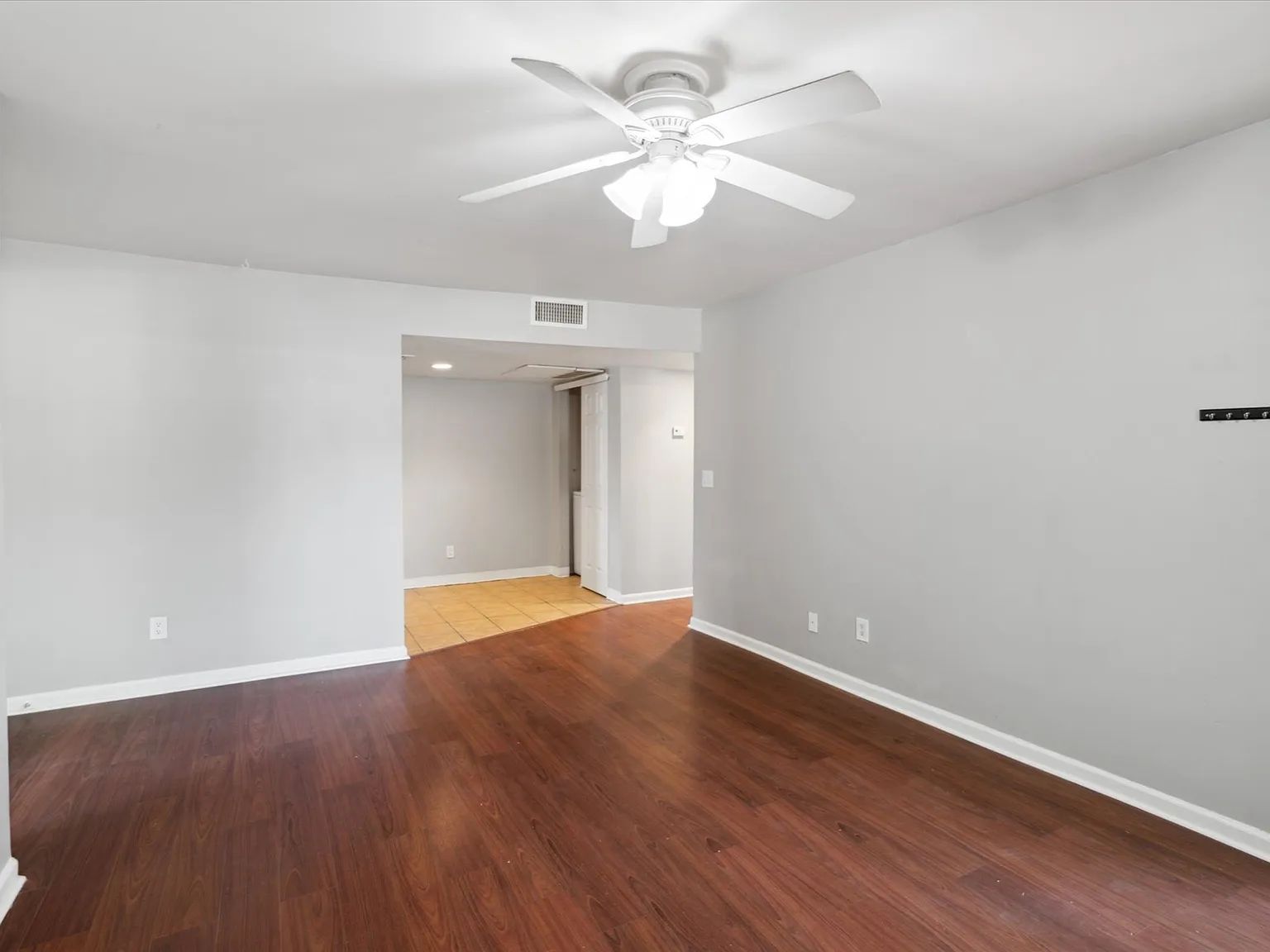 2 bed, 885 sqft, $1,450 — Photo 4